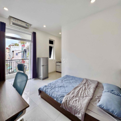 Căn hộ full nội thất CAO CẤP có ban công lớn CMT8, Tân Bình - Q10 - Q3