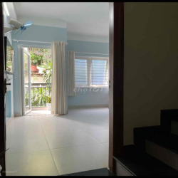 Nhà cho thuê nguyên căn 216/57  Hoà Hưng, P13, Q10. DT 4-9m, 3 lầu