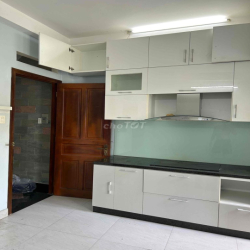 Nhà cho thuê nguyên căn 216/57  Hoà Hưng, P13, Q10. DT 4-9m, 3 lầu