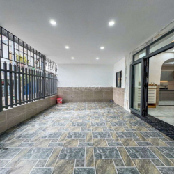 NHÀ 3 PHÒNG NGỦ - HẺM 70 ĐƯỜNG CMT8