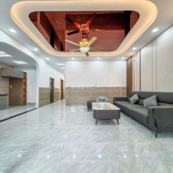 NHÀ 3 PHÒNG NGỦ - HẺM 70 ĐƯỜNG CMT8