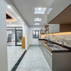 NHÀ 3 PHÒNG NGỦ - HẺM 70 ĐƯỜNG CMT8