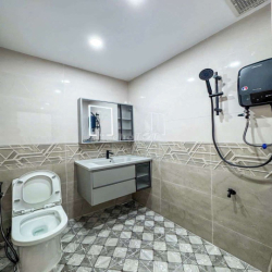 NHÀ 3 PHÒNG NGỦ - HẺM 70 ĐƯỜNG CMT8