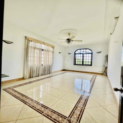 Cho Thuê Biệt Thự DT 600m2 1Trệt 2Lầu 3Pn 4Wc Rộng Rải Hợp Ở Làm Kho