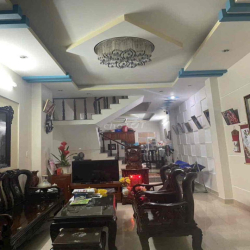 Cho thuê nguyên căn quận 7 có nội thất giá rẻ