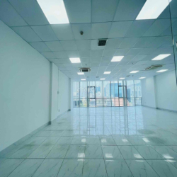 TOÀ NHÀ ĐẸP CHO THUÊ TRUNG TÂM BÌNH THẠNH