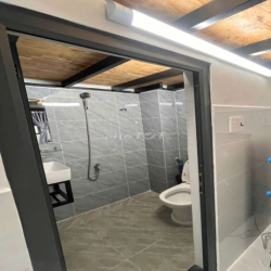 Phòng trọ duplex mới, mặt tiền ngay chợ trần văn đang