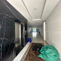 MẶT TIỀN KHU TÂN SƠN NHÌ - 5 x 30 - 4 LẦU TRỐNG SUỐT THANG MÁY