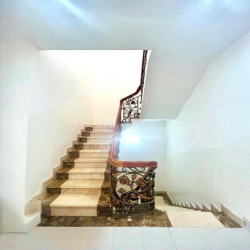 CHO THUÊ NHÀ TRỆT 3 LẦU ĐƯỜNG LÝ THÁI TỔ (Có Than Máy)