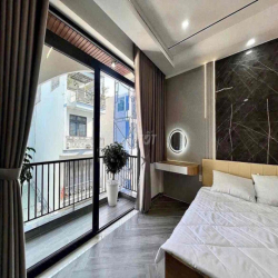 Studio Rộng 37m2 Ban Công Lớn Tone Gỗ Tại Nguyễn Văn Thương Gần Metro