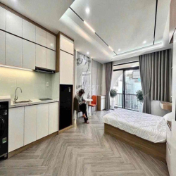 Studio Rộng 37m2 Ban Công Lớn Tone Gỗ Tại Nguyễn Văn Thương Gần Metro