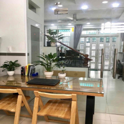 Nhà nguyên căn ngay chợ Hiệp Bình có nội thất - Giáp đường PVĐ