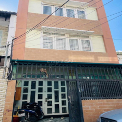 Nhà nguyên căn ngay chợ Hiệp Bình có nội thất - Giáp đường PVĐ