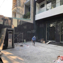 TOÀ NHÀ MỚI 100% TT THỦ DẦU MỘT  - Diện tích đất: 11 x 30m - Diện tích