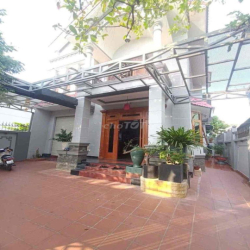 BIỆT THỰ FULL NỘI THẤT,SÂN ĐẬU 2OTO GẦN GA METRO,CHỢ THỦ ĐỨC