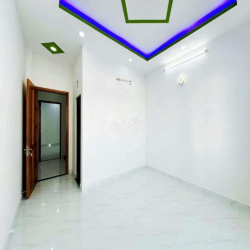 nhà đẹp y hình 4 x 17 có 5pn 5wc sân thượng 
