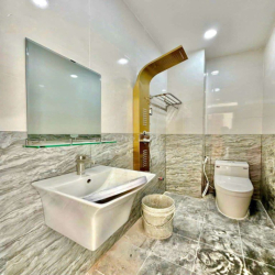 nhà đẹp y hình 4 x 17 có 5pn 5wc sân thượng 