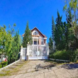 CHÍNH CHỦ CHO THUÊ VILLA PHÁP 3 MẶT TIỀN TẠI TRUNG TÂM ĐÀ LẠT