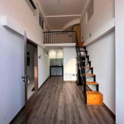 CHDV BAN CÔNG VIEW KÍNH NGAY CÔNG TRƯỜNG DÂN CHỦ