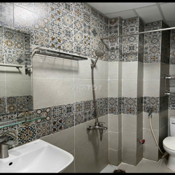 NHÀ MỚI 2PN HẺM RỘNG HOÀ HƯNG QUẬN 10