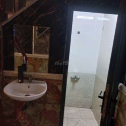 Cho thuê nhà nguyên căn MT vòng xoay 630 Lê Quang Định, có thang máy