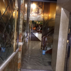 Cho thuê nhà nguyên căn MT vòng xoay 630 Lê Quang Định, có thang máy