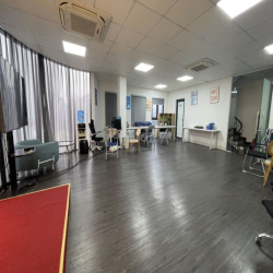 Chính Chủ Cho Thuê Văn Phòng 100m2 giá rẻ tại 850 Đường Láng, Hà Nội