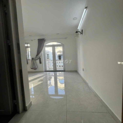 Nhà Phố Hẻm Xe Thông 4*18m 3Lầu ST 4PN.5ƯC Lê Đức Thọ