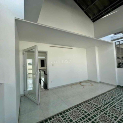 Nhà Phố Hẻm Xe Thông 4*18m 3Lầu ST 4PN.5ƯC Lê Đức Thọ
