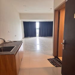 Cho thuê căn studio The Sun Avenue 33m2, nội thất cơ bản bếp, rèm, ML