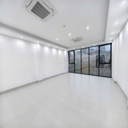 Cho thuê văn phòng Đội Cấn 75m2 chỉ 10tr FREE dịch vụ FREE để xe 
