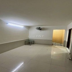 Nhà 4pn huỳnh mẫn đạt gần trần hưng đạo chợ hòa bình bv chấn thương ch