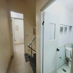 Cho thuê nhà 60 m2 x 2 tầng, 3PN, đủ NL, Điều Hoà, SẠCH ĐẸP 9 tr/th.