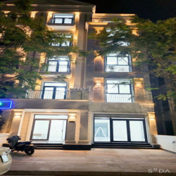 NHÀ PHỐ 5 TẦNG–THANG MÁY–VỊ TRÍ VÀNG KINH DOANH TẠI VINHOMES