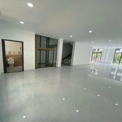 NHÀ PHỐ 5 TẦNG–THANG MÁY–VỊ TRÍ VÀNG KINH DOANH TẠI VINHOMES