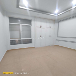 Nhà 76m2 1 Trệt 3 Lầu  4pn 5wc đường xe tải  20triệu