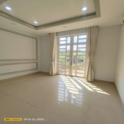 Nhà 76m2 1 Trệt 3 Lầu  4pn 5wc đường xe tải  20triệu