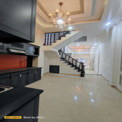 Nhà 76m2 1 Trệt 3 Lầu  4pn 5wc đường xe tải  20triệu