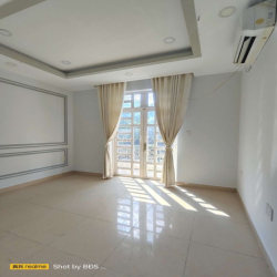 Nhà 76m2 1 Trệt 3 Lầu  4pn 5wc đường xe tải  20triệu