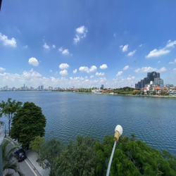 Chính chủ cho thuê MBKD 122 Từ Hoa. View hồ 90m2