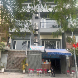 Chính chủ cho thuê MBKD 122 Từ Hoa. View hồ 90m2