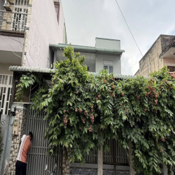 NHÀ 2 TẦNG NGAY CỔNG UBND P. LONG TRƯỜNG 10 TRIỆU/THÁNG