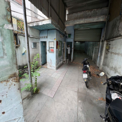 Nhà 2 mặt tiền, được phép cải tạo, rộng 250m2 - Ngay Hoàng Diệu 2