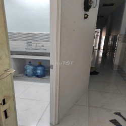 Hồ Thành Biên p4 q8 còn 1 phòng nhỏ trệt ,có dàn bếp ,WC ngoài ,1 xe