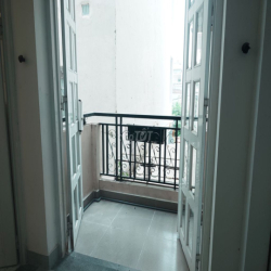 Phòng ban công riêng 28m2 khu vực Trần Não