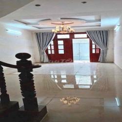 Cho thuê nhà 5pn 5wc P6