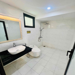 Ảnh thật giá thật - Căn hộ penhouse tầng cao khu vực Lạc Long Quân ở