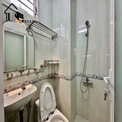 CHO THUÊ CĂN HỘ PENTHOUSE 2 PN FULL NỘI THẤT CAO CẤP TẠI QUẬN 1