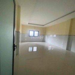 Nhà Thuê 8x20m.1 Lầu.Hẻm 10m Hòa Bình.Gía:30tr
