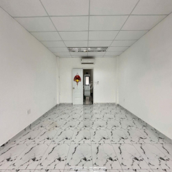Văn phòng 35m² có máy lạnh ban công giá 7,5 triệu - Vạn Phúc City
